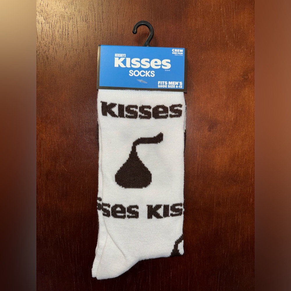 HERSHEY’S KISSES NOVELTY CREW SOCKS NWT MEN’S SHOE SIZE 6-12